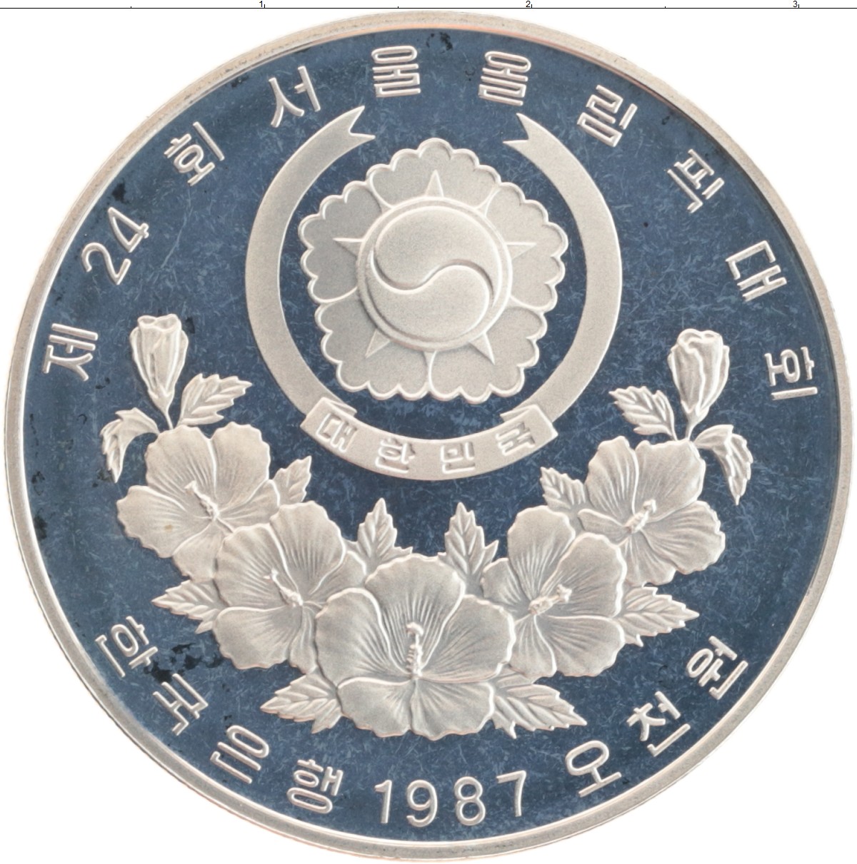 Монета 10000 вон 2002 года серебро